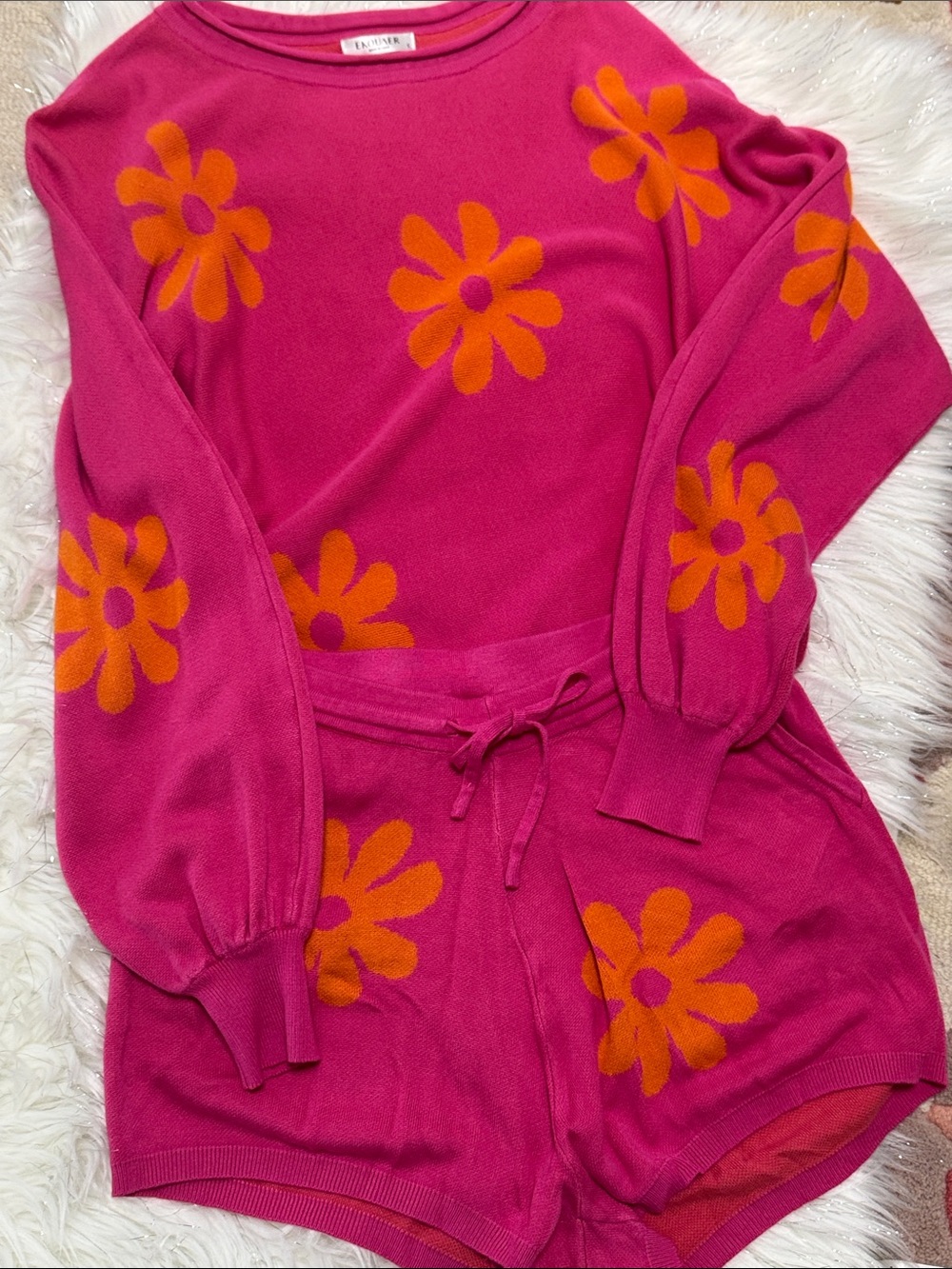 🌸💖✨ Bright Pink Knit Sweater Set with Orange Daisies – Size Small - Picture 4 of 7